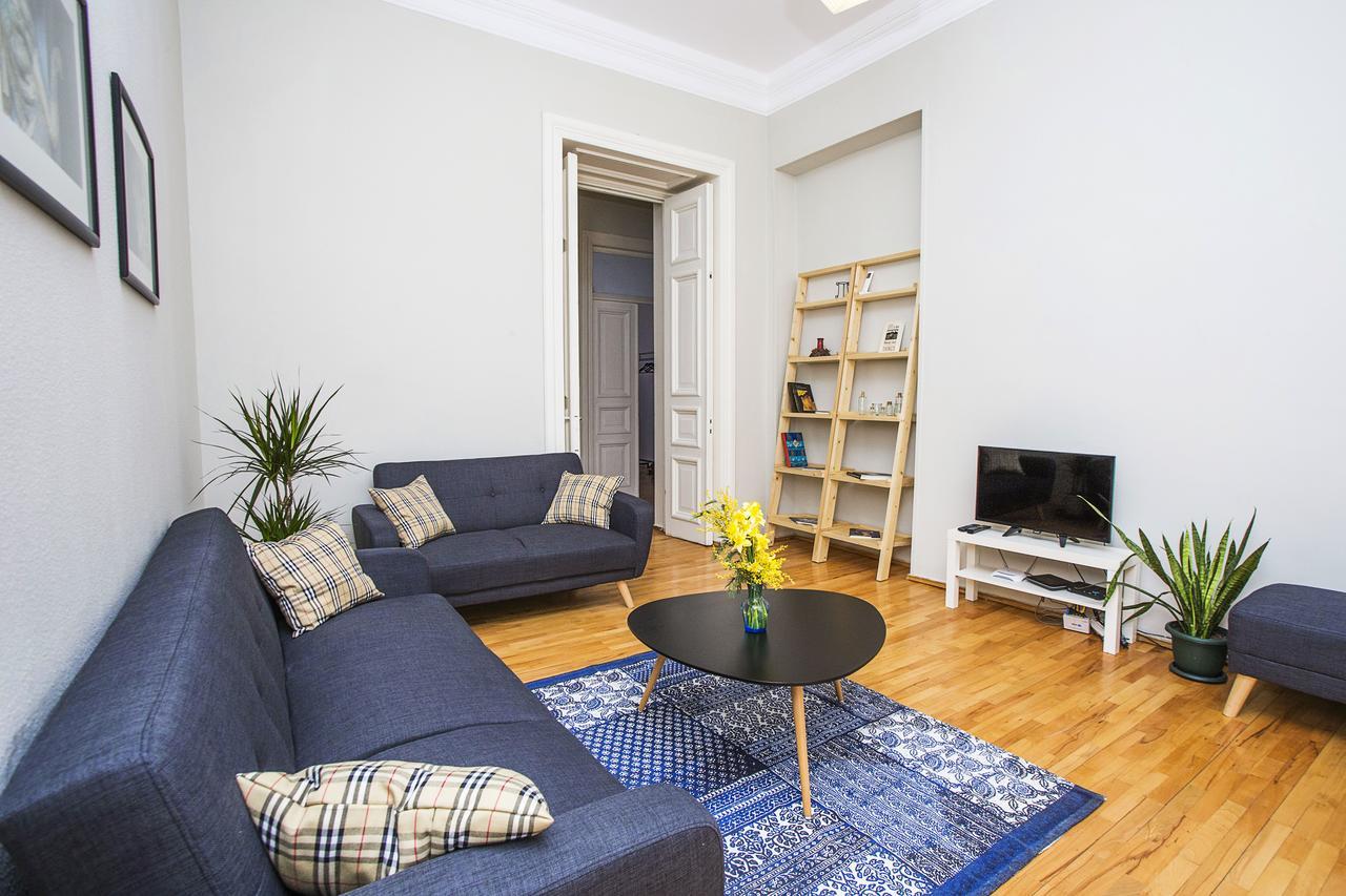 Charming 2Br Apartment In Old Tbilisi - By Wehost Buitenkant foto